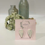 Cargar imagen en el visor de la galería, White and Silver Marble - Inverted Teardrop Studs
