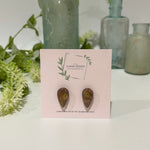 Cargar imagen en el visor de la galería, Plum and Brown Marble - Mini Inverted Teardrop Studs
