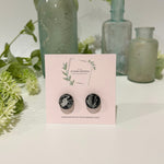 Cargar imagen en el visor de la galería, Silver and Black Marble - Mini Circle Studs
