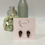 Cargar imagen en el visor de la galería, Burgundy and Gold Marble - Mini Inverted Teardrop Studs
