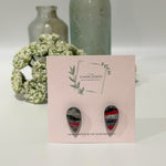 Cargar imagen en el visor de la galería, Red and Black Marble - Mini Inverted Teardrop Studs
