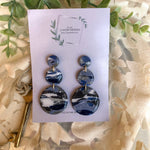 Cargar imagen en el visor de la galería, Blue and Gray Marble Dangles
